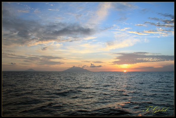 Sonnenuntergang in den Tropen